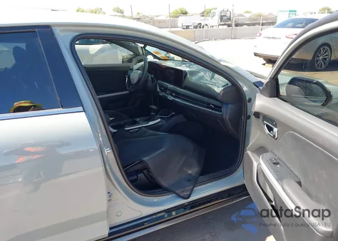 2025 Kia K4 Gt-Line из США, поврежденный, VIN 3KPFW4DE8SE178903